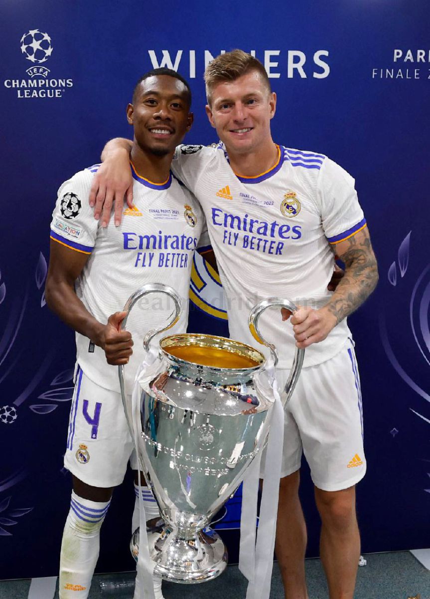 Toni Kroos wins the UCL trophy 