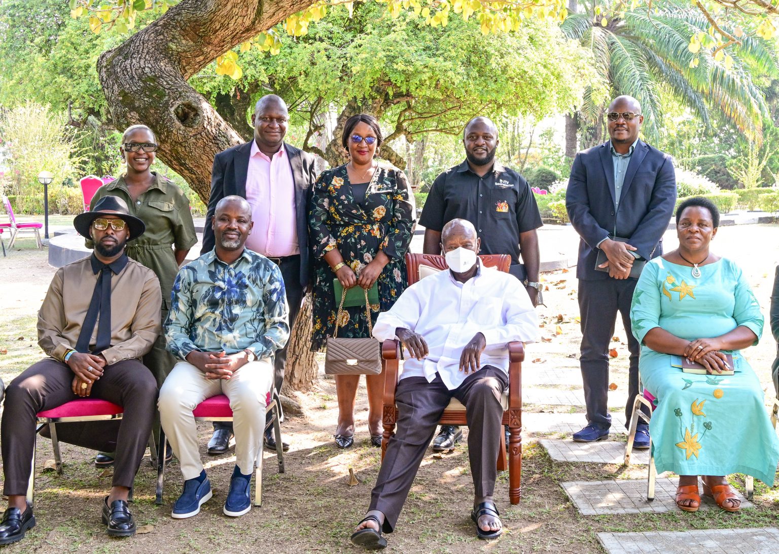 President Museveni poses for a photo with Musician Eddy Kenzo in hat and his delegation at Rwakitura. Also in the photo is Deputy Speaker Thomas Tayebwa and Hon Peace Mutuzo. PPU