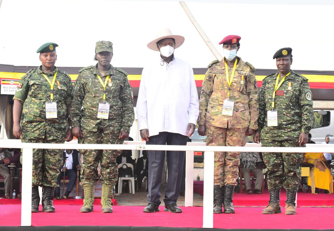 Museveni and a group of female soldiers