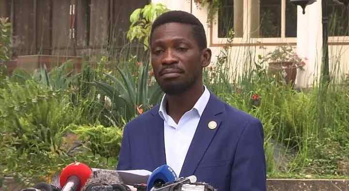 Police refuses to leave Bobi Wine's home.