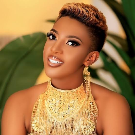 VIDEO: Singer Flona sets record straight on dating her former manager 