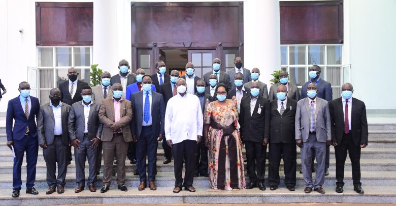 Controversy as Museveni meets Buganda Clan Leaders - Donates 200M to their Sacco